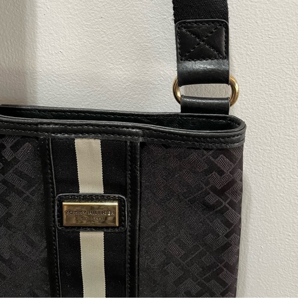 TOMMY HILFIGER Black Canvas with Leather Trim Crossbody Bag/Purse/Tote/Pouch - Picture 3 of 11